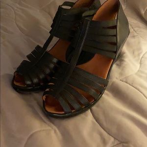 Natural soles by Kenneth Cole sandal